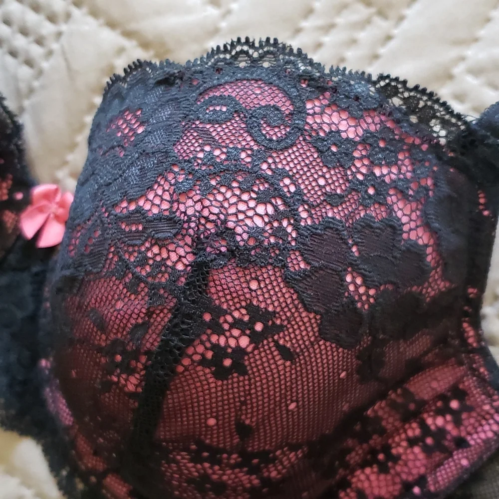 Victoria's Secret Pink and Black Lace Demi Bra - Picture 9 of 9